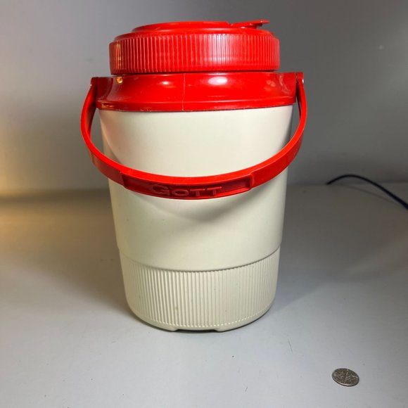 PIZZA HUT Red and White Gott Cooler (VIntage 1980's) - Picture 5 of 9